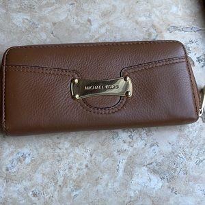 Like new brown leather Michael Kors wallet